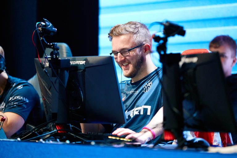 Fnatic aurait mis smooya au banc après son élimination des IEM Katowice 2 Fnatic aurait mis smooya au banc après son élimination des IEM Katowice - 1