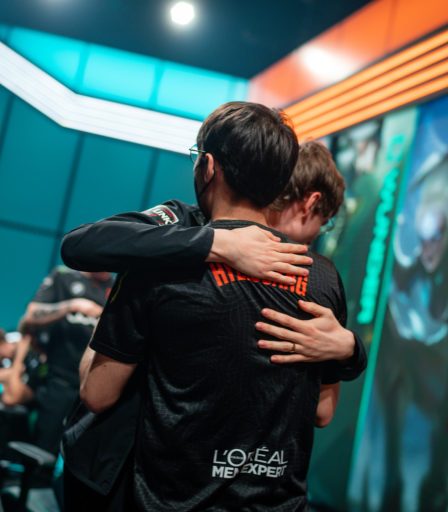 Hylissang sort son classique Pyke, aide Fnatic à maintenir l'égalité pour la 2e place avec une victoire catégorique sur G2 Esports 60 Hylissang sort son classique Pyke, aide Fnatic à maintenir l'égalité pour la 2e place avec une victoire catégorique sur G2 Esports - 59