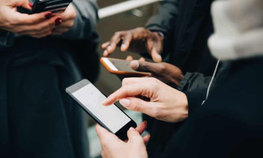 La Suède revient aux tactiques de la guerre froide pour lutter contre les fausses nouvelles | la Suède 1 Utilisateurs de téléphones portables
