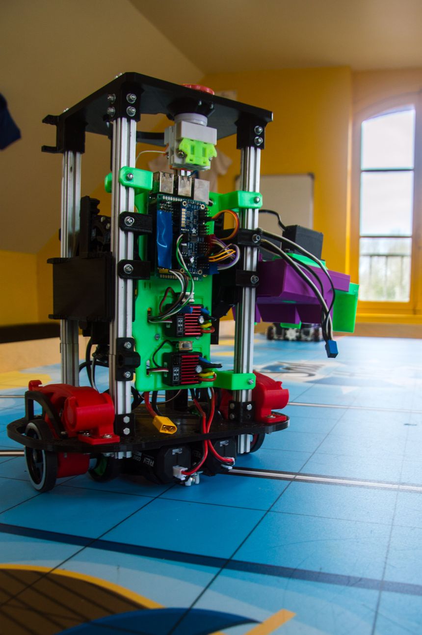 Mathis et Antoine, les champions du monde de robotique › Geeky News 2 Mathis et Antoine, les champions du monde de robotique › Geeky News - 1