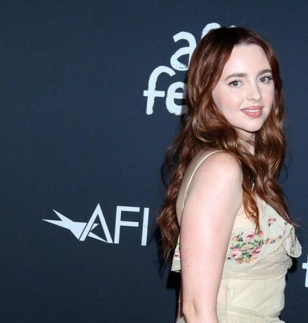 Natasha Bassett est la nouvelle chérie d'Elon Musk › Geeky News 51 Natasha Bassett est la nouvelle chérie d'Elon Musk › Geeky News - 50