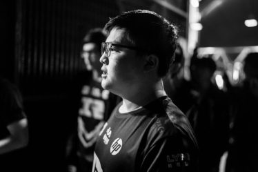Uzi fait son retour sur la scène LPL en perdant face à Invictus Gaming - 7