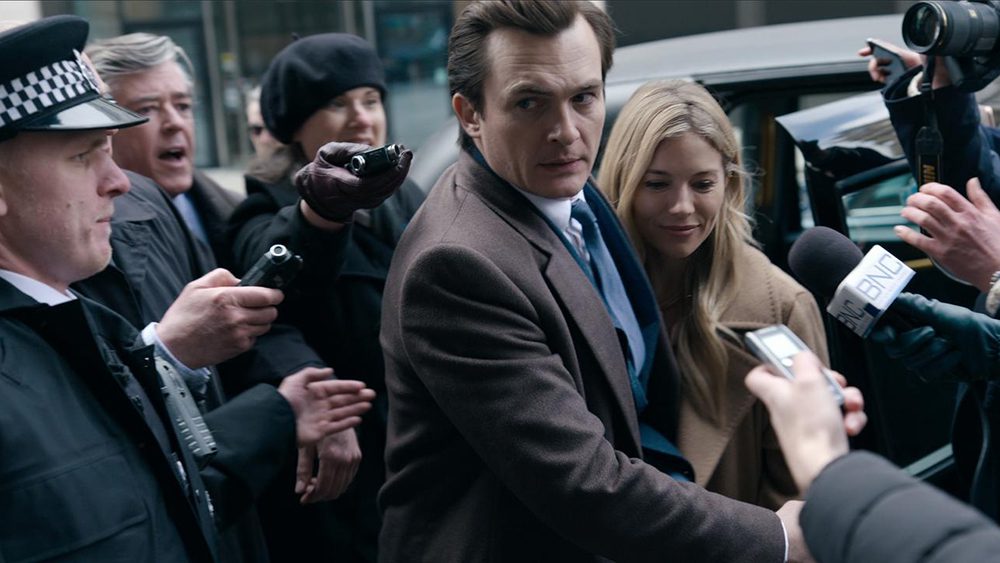 Série d'anthologies Netflix "Anatomie d'un scandale": à venir sur Netflix en avril 2022 2 Série d'anthologies Netflix "Anatomie d'un scandale": à venir sur Netflix en avril 2022 - 1