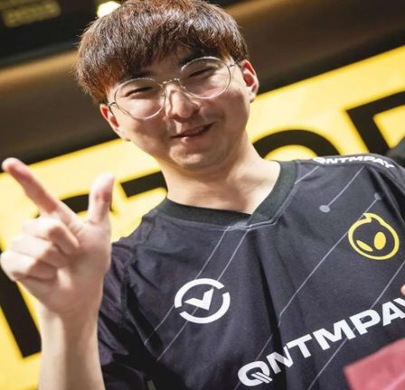 Dignitas s'accroche à l'espoir des séries éliminatoires et renverse à nouveau 100 voleurs lors de la dernière journée de la division de printemps des LCS 2022 26 Dignitas s'accroche à l'espoir des séries éliminatoires et renverse à nouveau 100 voleurs lors de la dernière journée de la division de printemps des LCS 2022 - 25