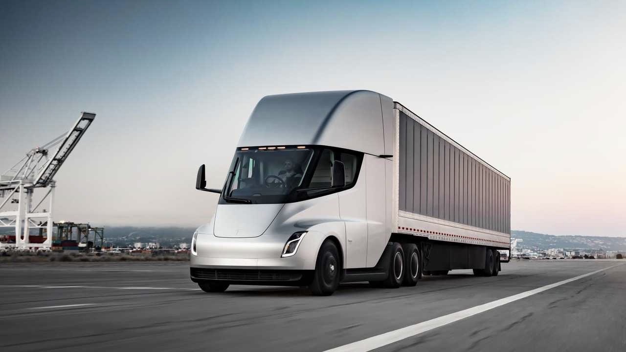 pas de nouveaux modèles en 2022 › Geek News 3 Tesla Semi