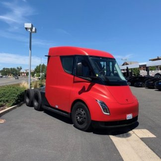 Tesla Semi : a sauvage prototype se fait photographier sous toutes ses coutures