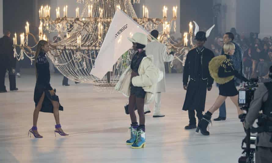 Le poignant défilé Virgil Abloh Off-White ouvre la fashion week parisienne | Virgile Abloh 2 La collection pose la question de l'avenir d'Off-White sans son créateur.