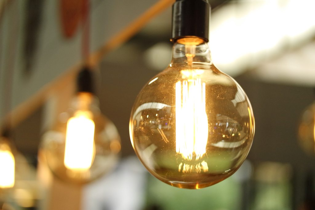 Comment être plus respectueux de l'environnement 4 Downlights ordinaires vs Downlights à LED : quel est le meilleur ?