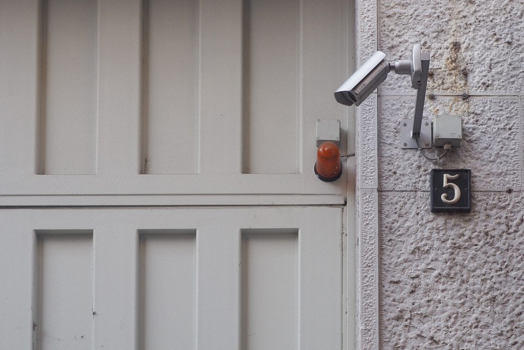 Comment garder votre maison sûre et sécurisée 5 Idées pour protéger votre maison avec des caméras de sécurité