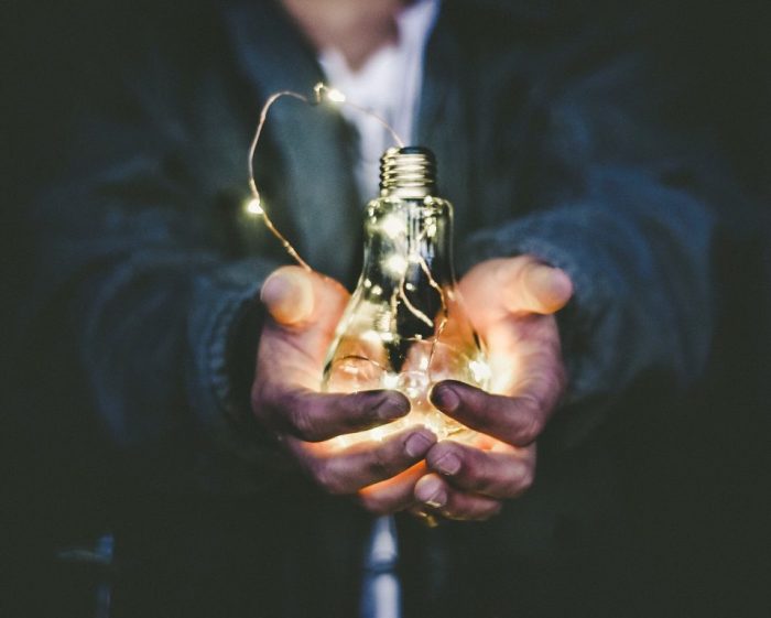 RUSSIAN CHILL : 7 ARTICLES À ÉCONOMIE D'ÉNERGIE POUR VOUS AIDER À PASSER LE DÉBUT DE MAI LE PLUS FROID DEPUIS 25 ANS 5 5 conseils pour économiser 462 £ sur les factures d'énergie en 2022