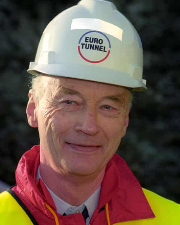 Christopher Mallaby dans un casque Eurotunnel