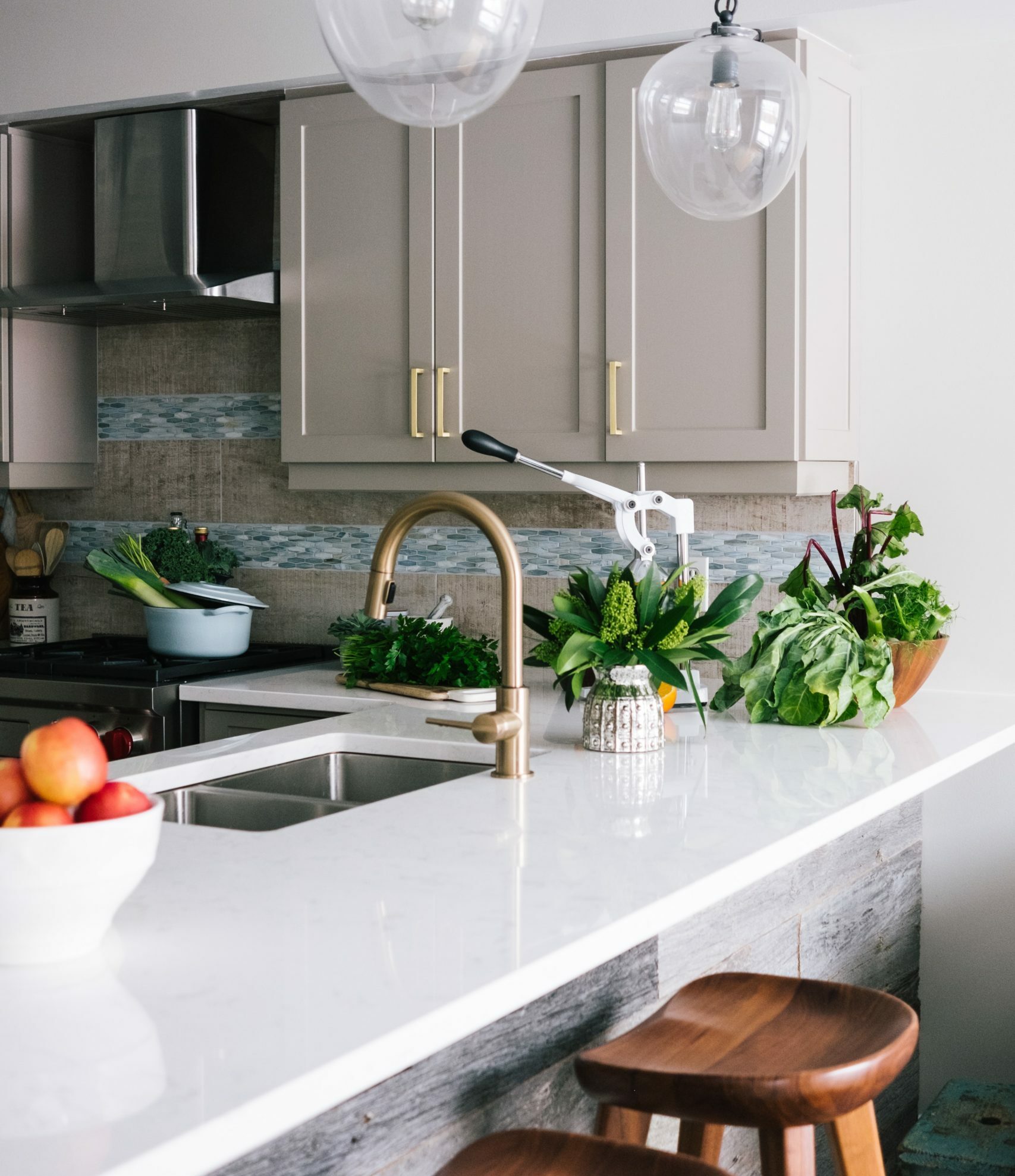 Guide pièce par pièce pour mettre à jour votre maison ce printemps-été 3 Tendances de couleurs de cuisine pour le printemps 2020