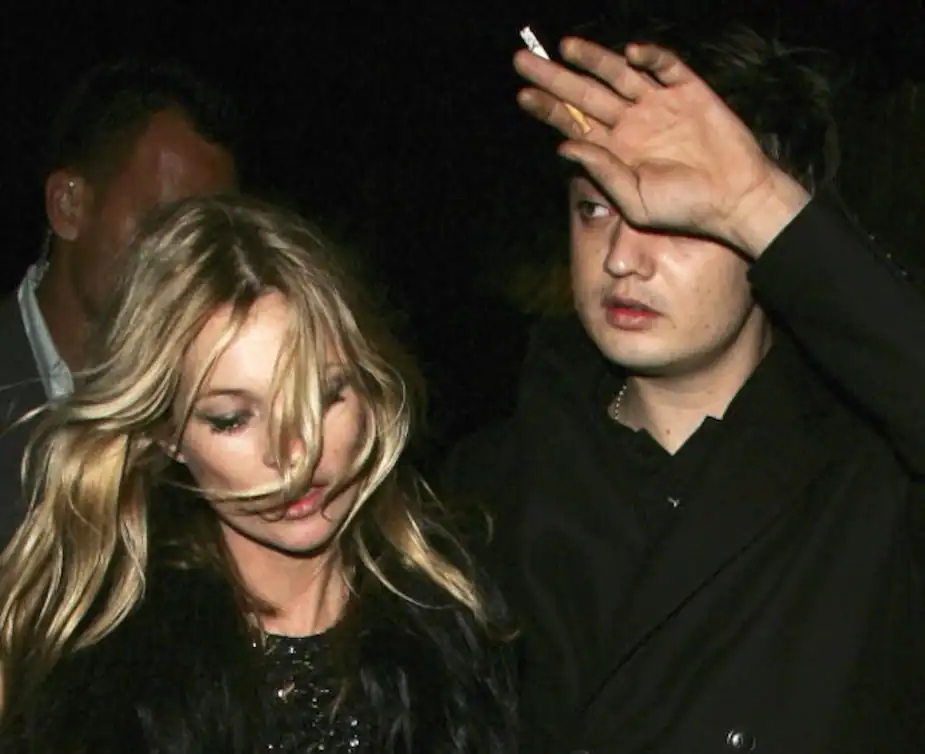 Les 15 couples hollywoodiens les plus controversés › Geek News 22 Les 15 couples hollywoodiens les plus controversés › Geek News - 21
