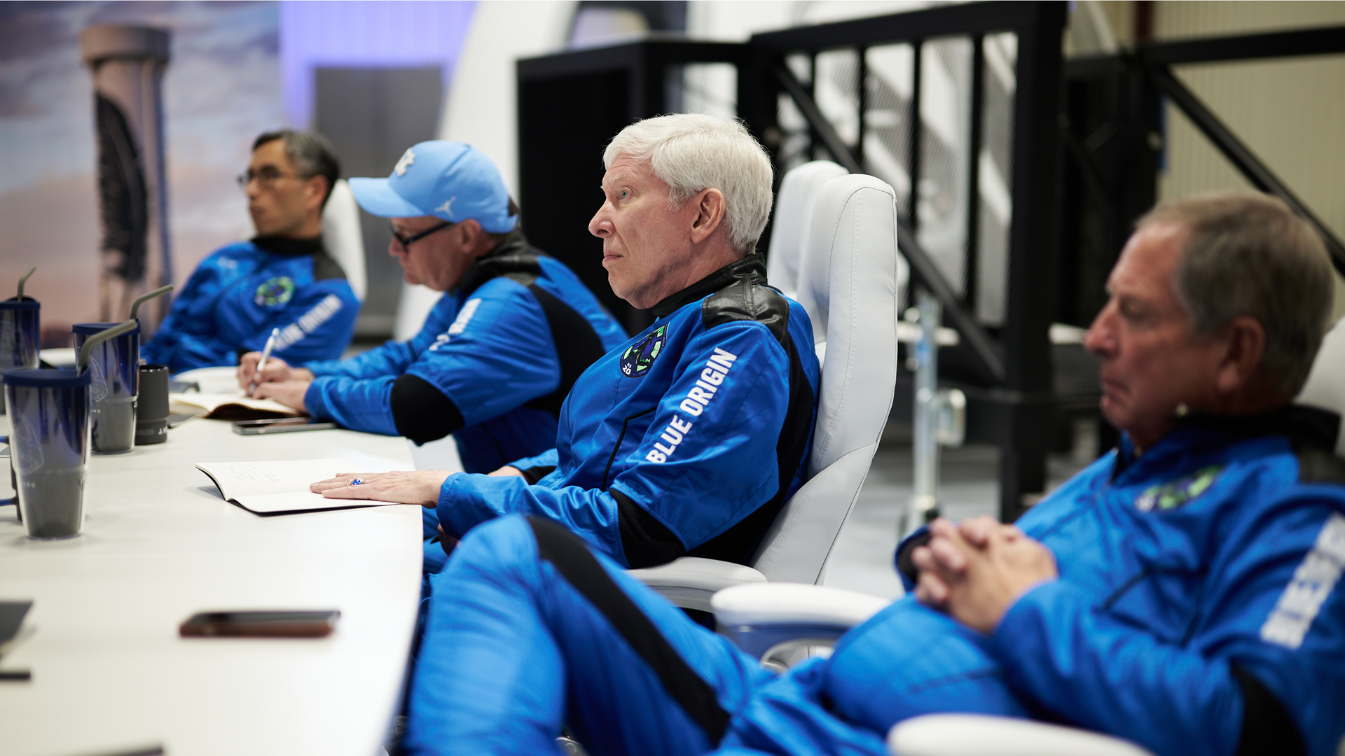 Mises à jour en direct › Geek News 6 Photos et formation de l'équipage de conduite du tourisme spatial NS-20 de Blue Origin
