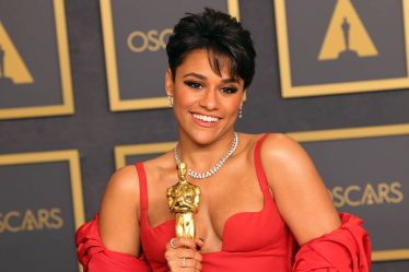 Oscars 2022 : Ariana DeBose entre dans l'histoire avec le prix de la meilleure actrice dans un second rôle - 7
