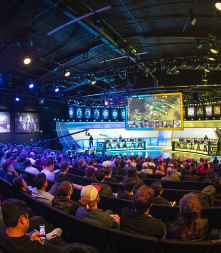 CLG a bouleversé FlyQuest à la troisième place avec la construction AP Kai'Sa de Luger, créant un plus grand écart entre les 2 meilleures équipes et le reste des LCS 78 CLG a bouleversé FlyQuest à la troisième place avec la construction AP Kai'Sa de Luger, créant un plus grand écart entre les 2 meilleures équipes et le reste des LCS - 77