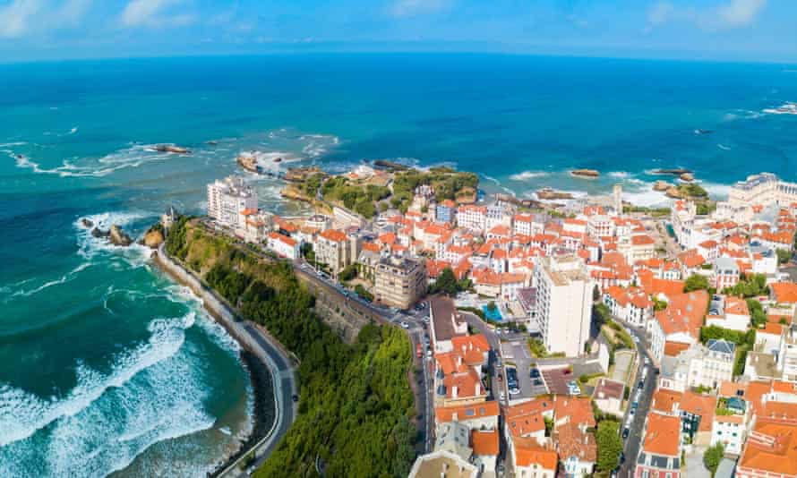 Biarritz supprime les locations de vacances pour laisser la place aux locaux | La France 1 Vue panoramique sur Biarritz