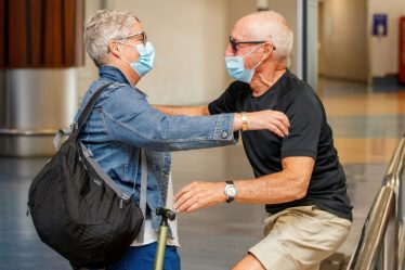 Câlins et larmes de joie en Nouvelle-Zélande qui rouvre progressivement ses frontières – Sciences et Avenir › Geeky News - 7