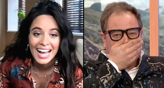 Camila Cabello rit de façon hilarante du slip à la télévision en direct