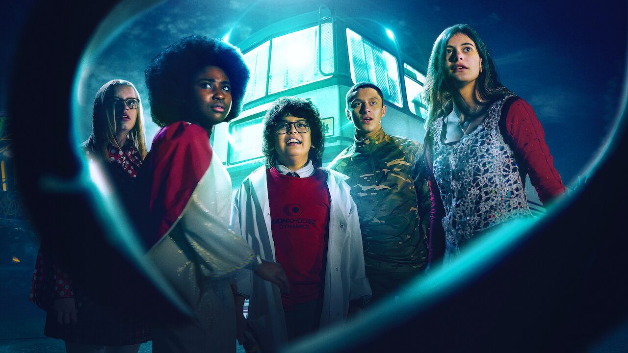 Comédie britannique 'The Last Bus' Saison 1: à venir sur Netflix en avril 2022 2 Comédie britannique 'The Last Bus' Saison 1: à venir sur Netflix en avril 2022 - 1