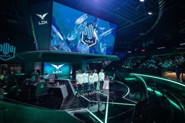 DWG KIA gâche les premières séries éliminatoires de Fredit BRION en LCK, se qualifie pour les demi-finales avec un rapide 3-0 - 7