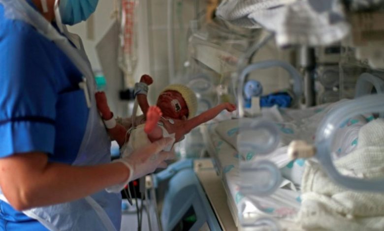 Le gouvernement britannique s’excuse pour la mort de 200 bébés en 20 ans dans une maternity – Sciences et Avenir › Geeky News 2 Le gouvernement britannique s’excuse pour la mort de 200 bébés en 20 ans dans une maternity – Sciences et Avenir › Geeky News - 1