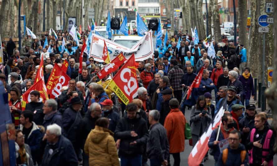 « Les gens se sentent étouffés » : le coût de la vie en tête des préoccupations françaises avant les élections | La France 1 Une marche à Toulouse la semaine dernière sur les salaires, les conditions de travail et le pouvoir d'achat