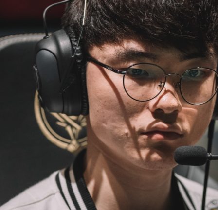 Faker choisit Kai'Sa au milieu, T1 devient la première équipe à aller 15-0 dans l'histoire de LCK 10 Faker choisit Kai'Sa au milieu, T1 devient la première équipe à aller 15-0 dans l'histoire de LCK - 9
