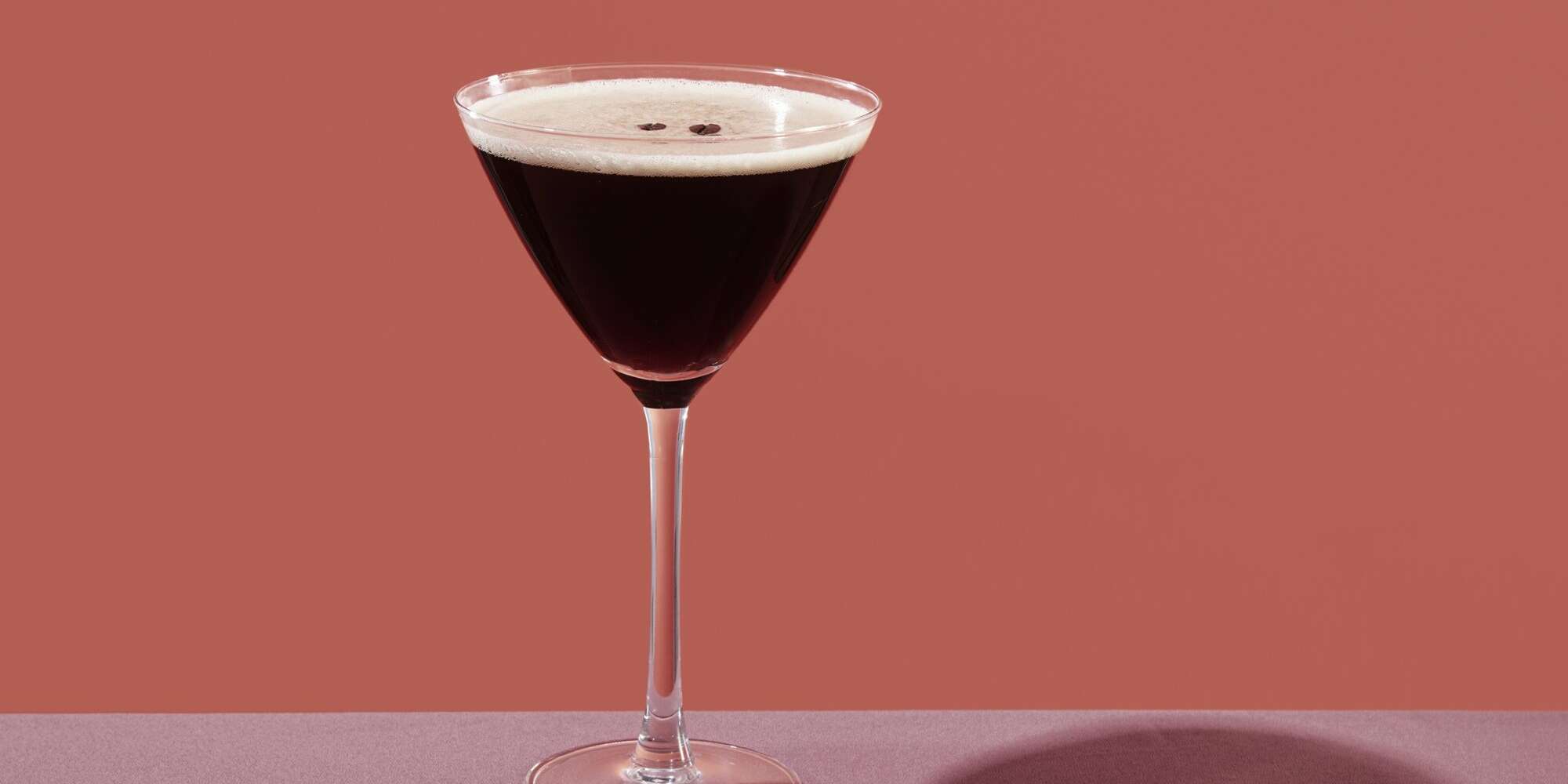 Les Espresso Martinis sont délicieux, mais qu'arrive-t-il à votre corps lorsque vous mélangez de l'alcool et de la caféine ? Un médecin explique - 1