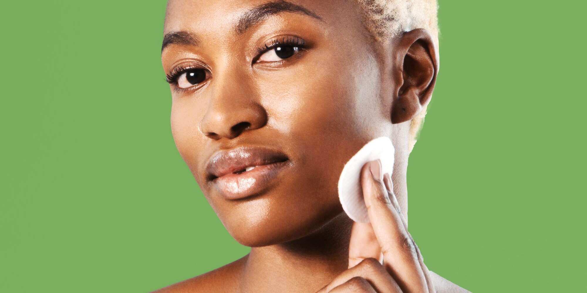 Demandez à une rédactrice en chef beauté : comment faire monter un bouton à la tête dès que possible 2 Demandez à une rédactrice en chef beauté : comment faire monter un bouton à la tête dès que possible - 1