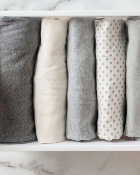 Comment plier des vêtements pour économiser de l'espace dans votre placard ou votre commode 87 Comment plier des vêtements pour économiser de l'espace dans votre placard ou votre commode - 86