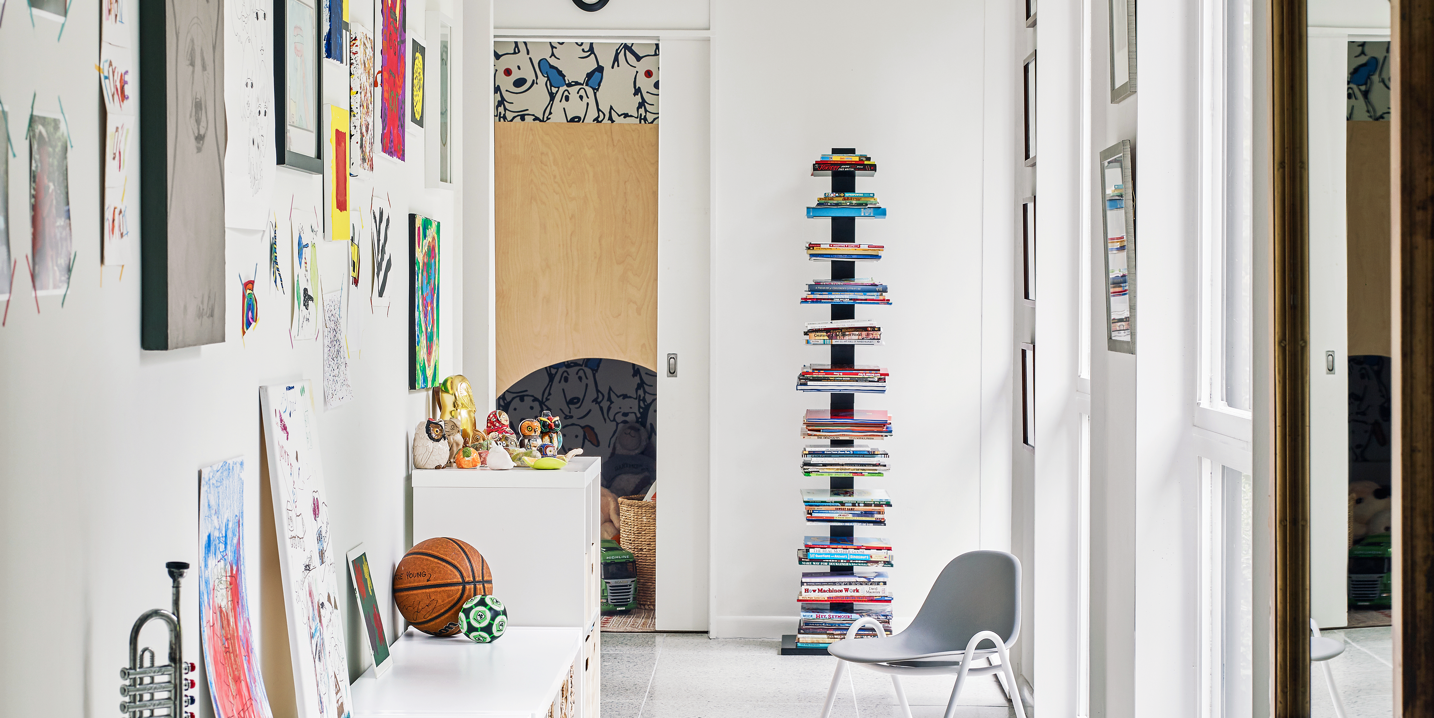Espace de la semaine : un couloir étroit gagne en rangement et en style familial 2 Espace de la semaine : un couloir étroit gagne en rangement et en style familial - 1