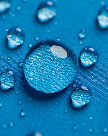 La différence entre le maquillage imperméable, résistant à l'eau et à la transpiration et quand les utiliser 104 La différence entre le maquillage imperméable, résistant à l'eau et à la transpiration et quand les utiliser - 103