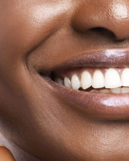 La soie dentaire est-elle la clé pour des dents plus blanches ? 60 La soie dentaire est-elle la clé pour des dents plus blanches ? - 59