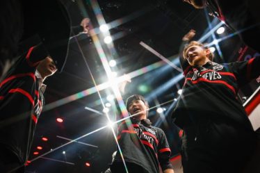 100 voleurs pénètrent dans la place de la finale de printemps des LCS 2022 et effectuent un balayage inverse contre Liquid - 19