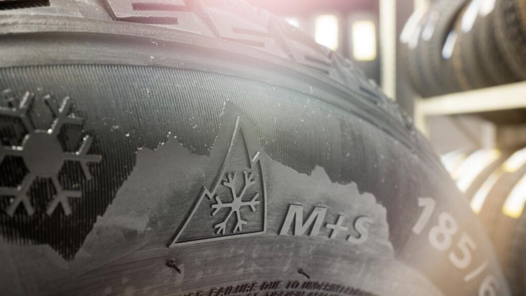 La neige du 1er avril montre l'incoherence de la loi sur les pneus hiver