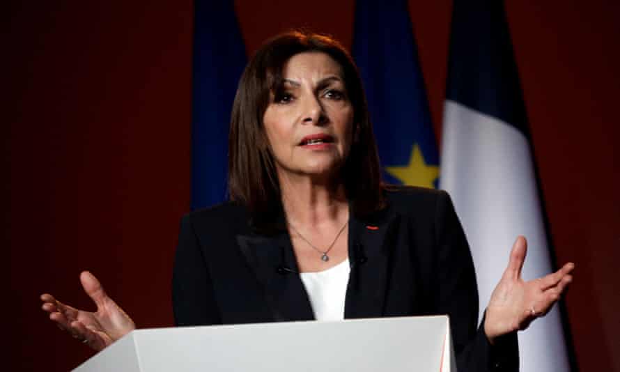 « Nous sommes à un tournant » : à l'approche des élections, que reste-t-il de la gauche française ? | La France 2 La maire de Paris et candidate PS à la présidentielle Anne Hidalgo prononce un discours.