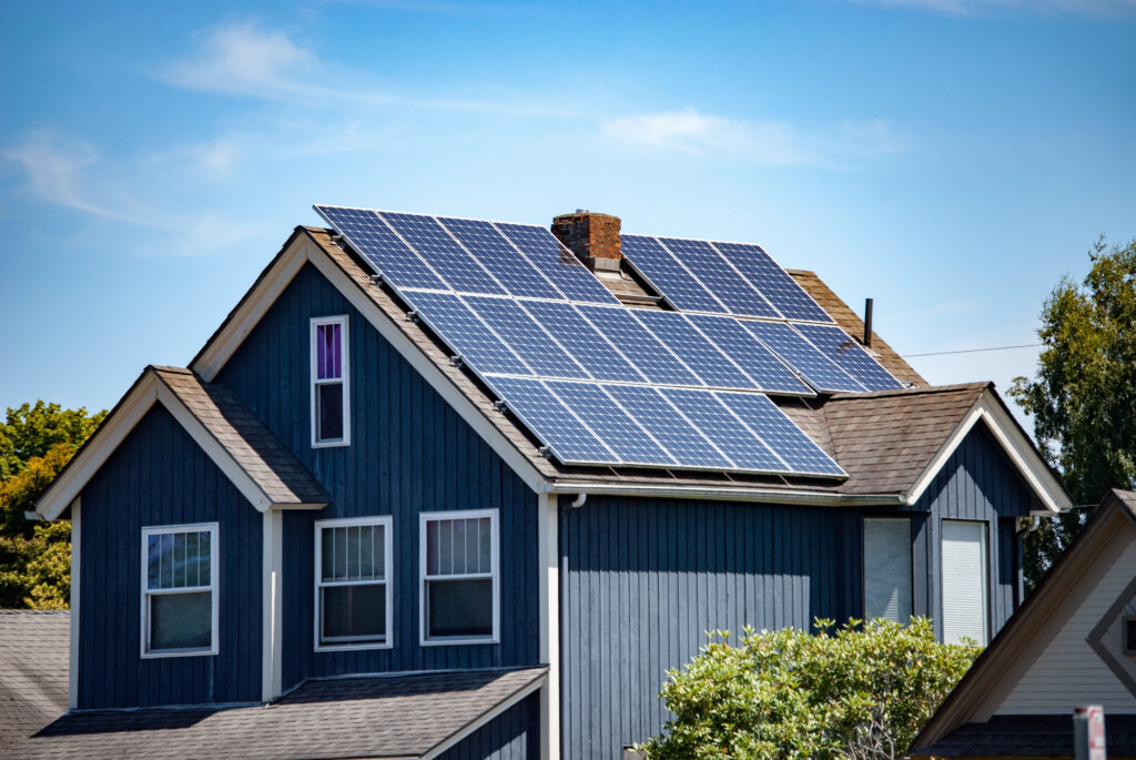 L'importance d'une batterie solaire hors réseau 4 Ma maison convient-elle à l'installation de panneaux solaires ?