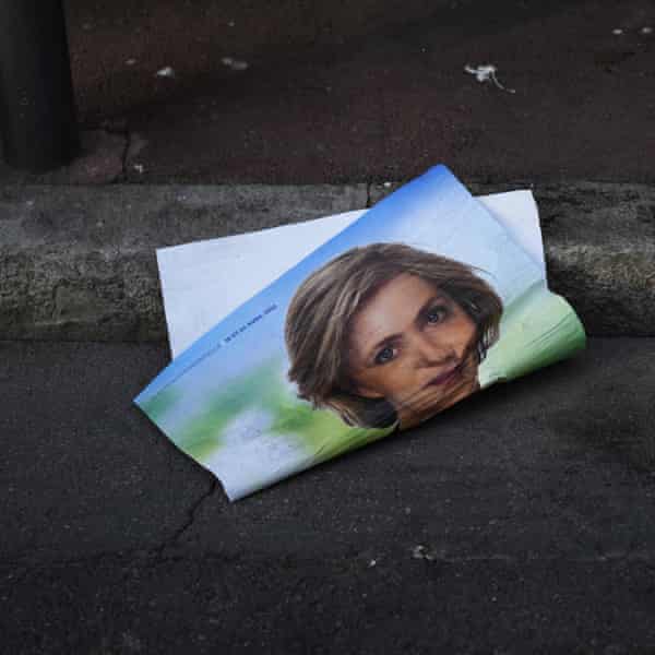 De l'amoureux des chats Le Pen au carton rouge de l'extrême droite : les élections françaises en cinq instants | France 2 Une affiche de Pécresse dans une rue de Marseille.