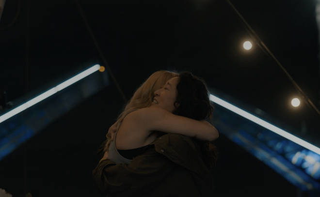Les fans de Killing Eve sont furieux de la fin "dévastatrice" de la série choc 4 Finale de Killing Eve: Eve et Villanelle s'embrassent quelques instants avant d'être abattues