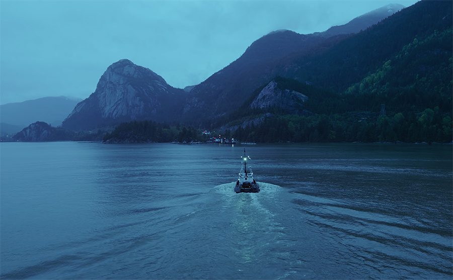 Film Netflix Jennifer Lopez 'The Mother': tout ce que nous savons jusqu'à présent 4 la mère ouvrant le regard sur le bateau netflix