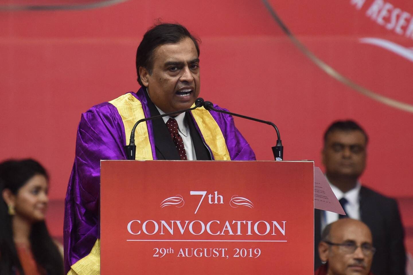 Elon Musk, Jeff Bezos, Bernard Arnault… Voici le nouveau classement des 10 plus grandes fortunes mondiales › Geeky News 10 Mukesh Ambani, l'homme d'affaires indien le plus riche d'Asie