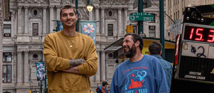 Nouveaux films à venir sur Netflix à l'été 2022 6 films à venir sur netflix summer 2022 hustle
