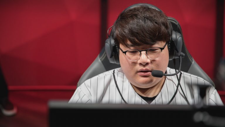 Ryu de retour du service militaire obligatoire, cherche maintenant à travailler comme entraîneur 2 Ryu de retour du service militaire obligatoire, cherche maintenant à travailler comme entraîneur - 1