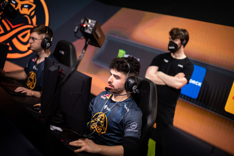 ENCE décroche sa première finale ESL Pro League contre Ninjas in Pyjamas 2 ENCE décroche sa première finale ESL Pro League contre Ninjas in Pyjamas - 1