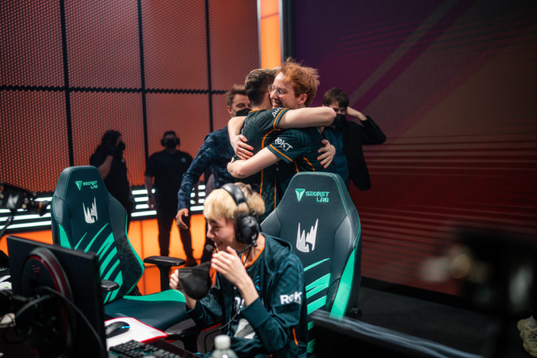 Rogue se qualifie pour la finale de printemps du LEC avec un renversement ferme sur Fnatic 2 Rogue se qualifie pour la finale de printemps du LEC avec un renversement ferme sur Fnatic - 1