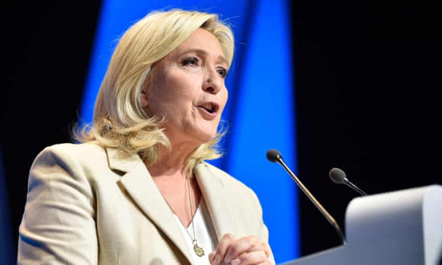 Les novices d'Emmanuel Macron se rassemblent pour savoir comment leur insaisissable chef envisage de remporter un second mandat | Élection présidentielle française 2022 1 La candidate présidentielle d'extrême droite Marine Le Pen prend la parole lors d'un rassemblement à Stiring-Wendel, dans le nord-est de la France.
