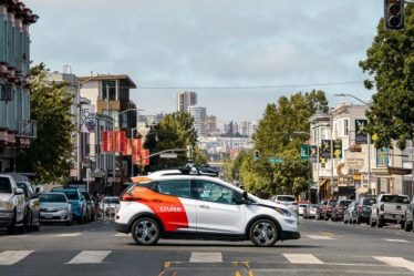 Numéro loufoque d’une voiture autonome face à la police – Sciences et Avenir › Geeky News - 13