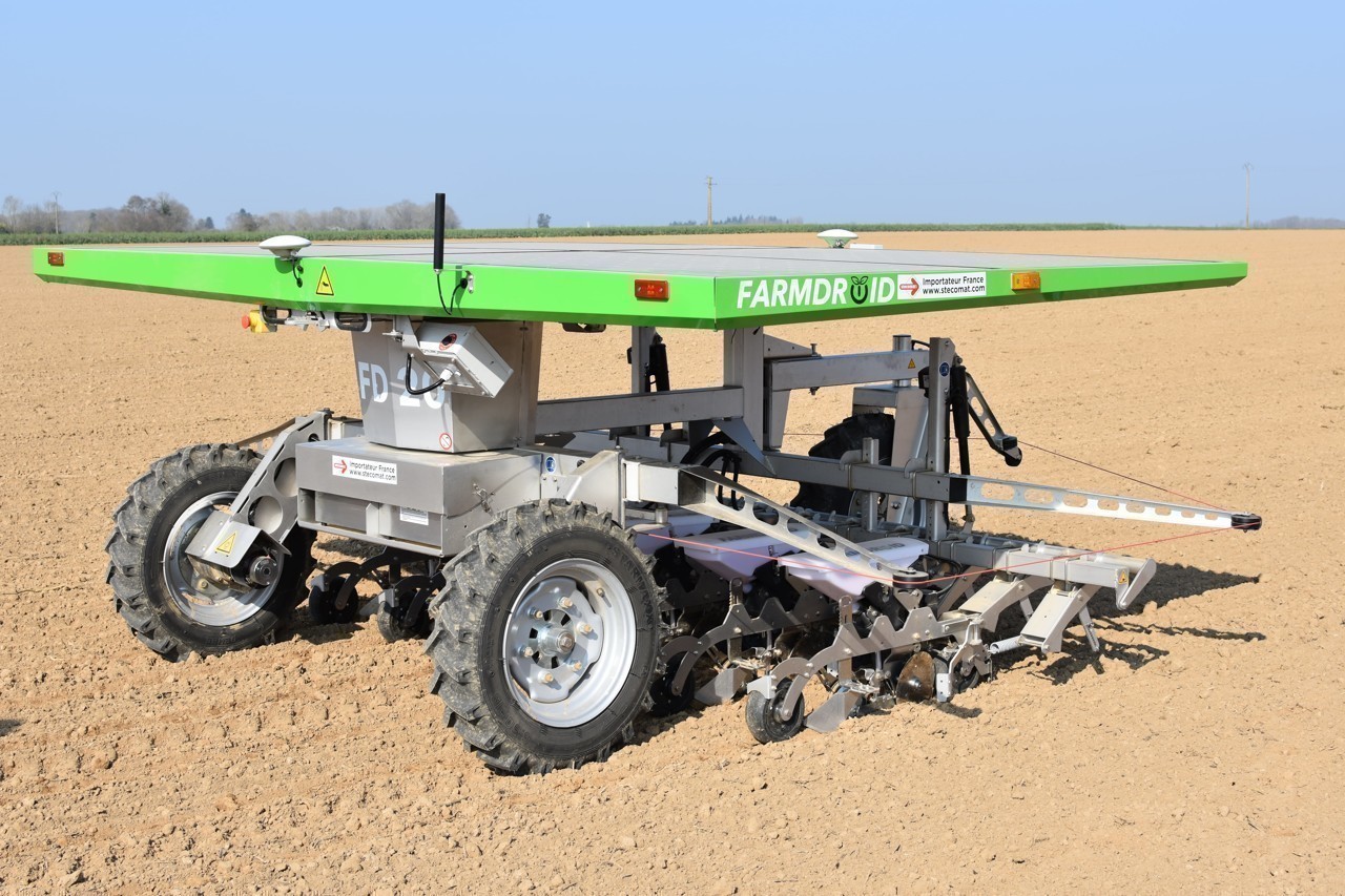 Prés de Bernay. A la ferme de Julien, les meilleurs oiseaux sont plantés pour un robot autonome › Geeky News - 1