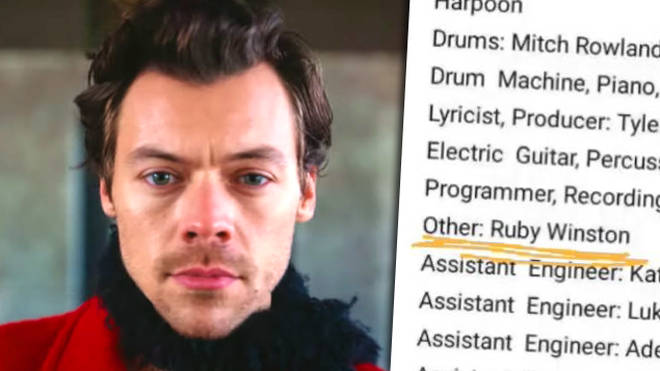 Qui est la filleule d'Harry Styles ? La voix de Ruby Winston apparaît dans "As It Was" 3 Qui est Ruby Winston ? La filleule de Harry Styles parle au début de